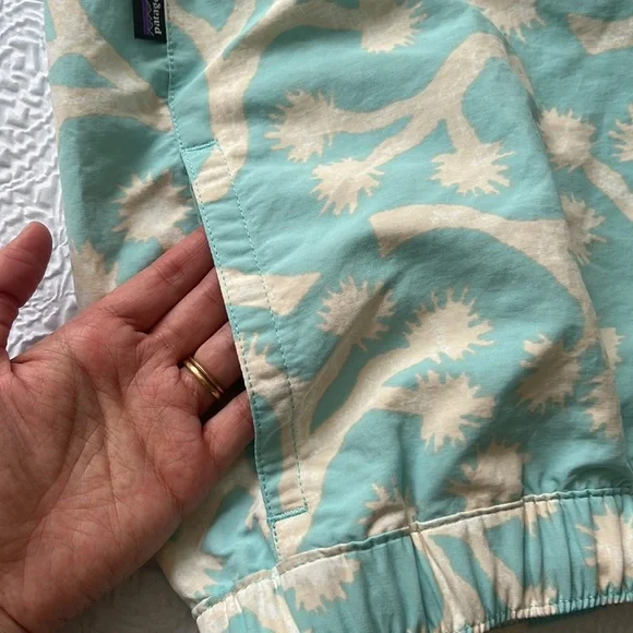 Patagonia NWT Woman’s Barely Baggies Shorts Size XL - Picture 6 of 8